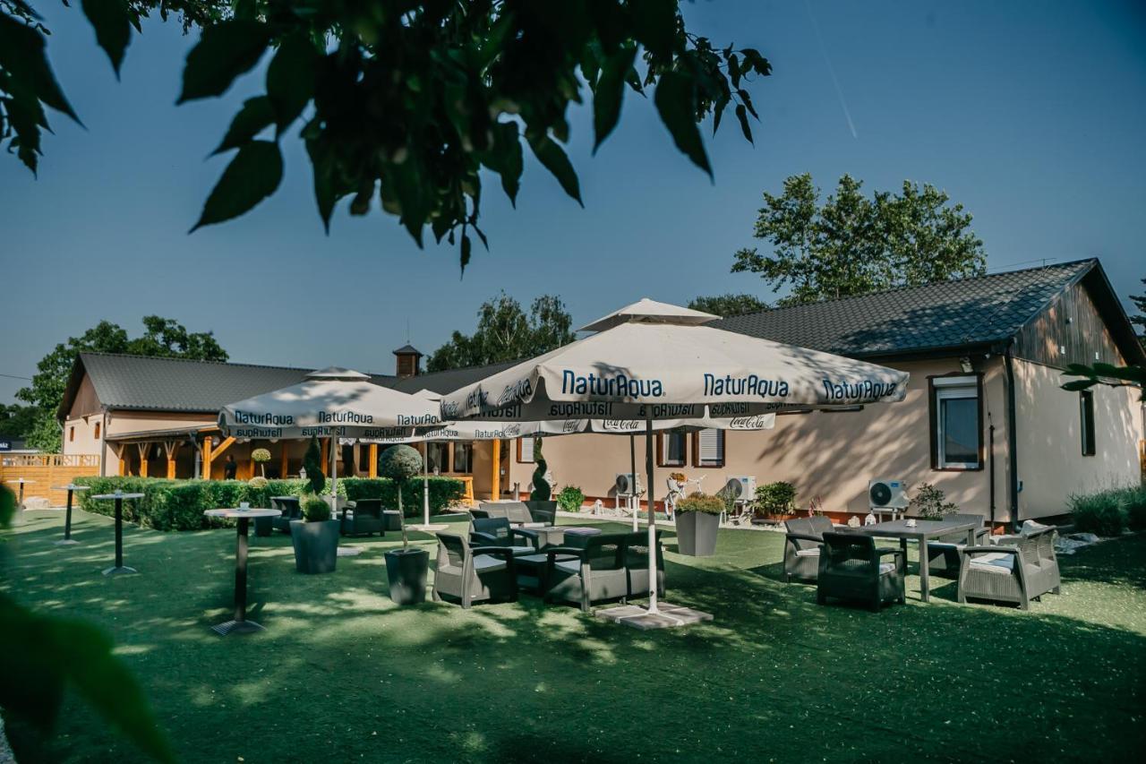 Sztar Motel Etterem Balassagyarmat Exterior photo